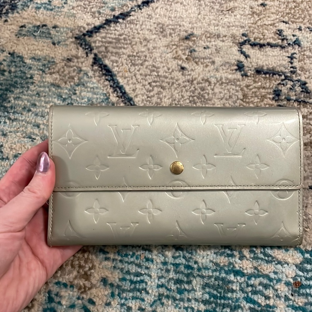 Louis Vuitton Mat Porte Tresor international vernis wallet silver